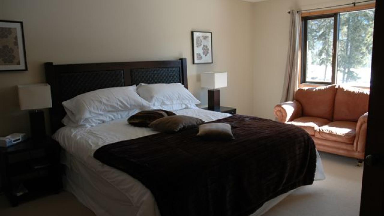 Bedroom in Home Lodge Golden BC