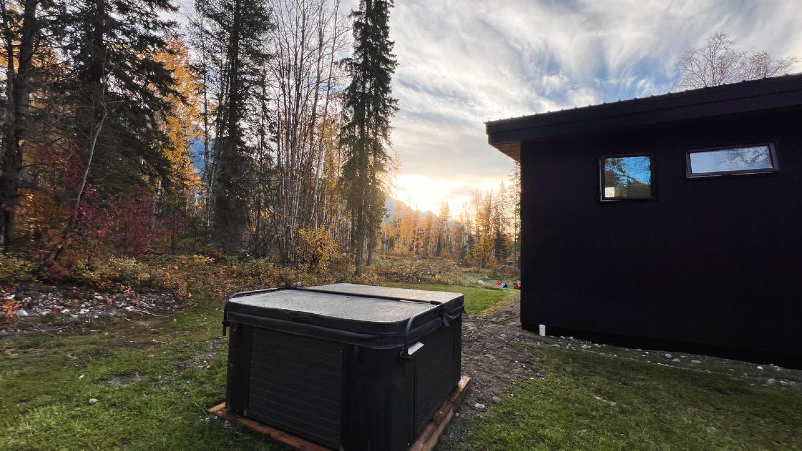 The Wren at Kingswood Golden BC Hot Tub