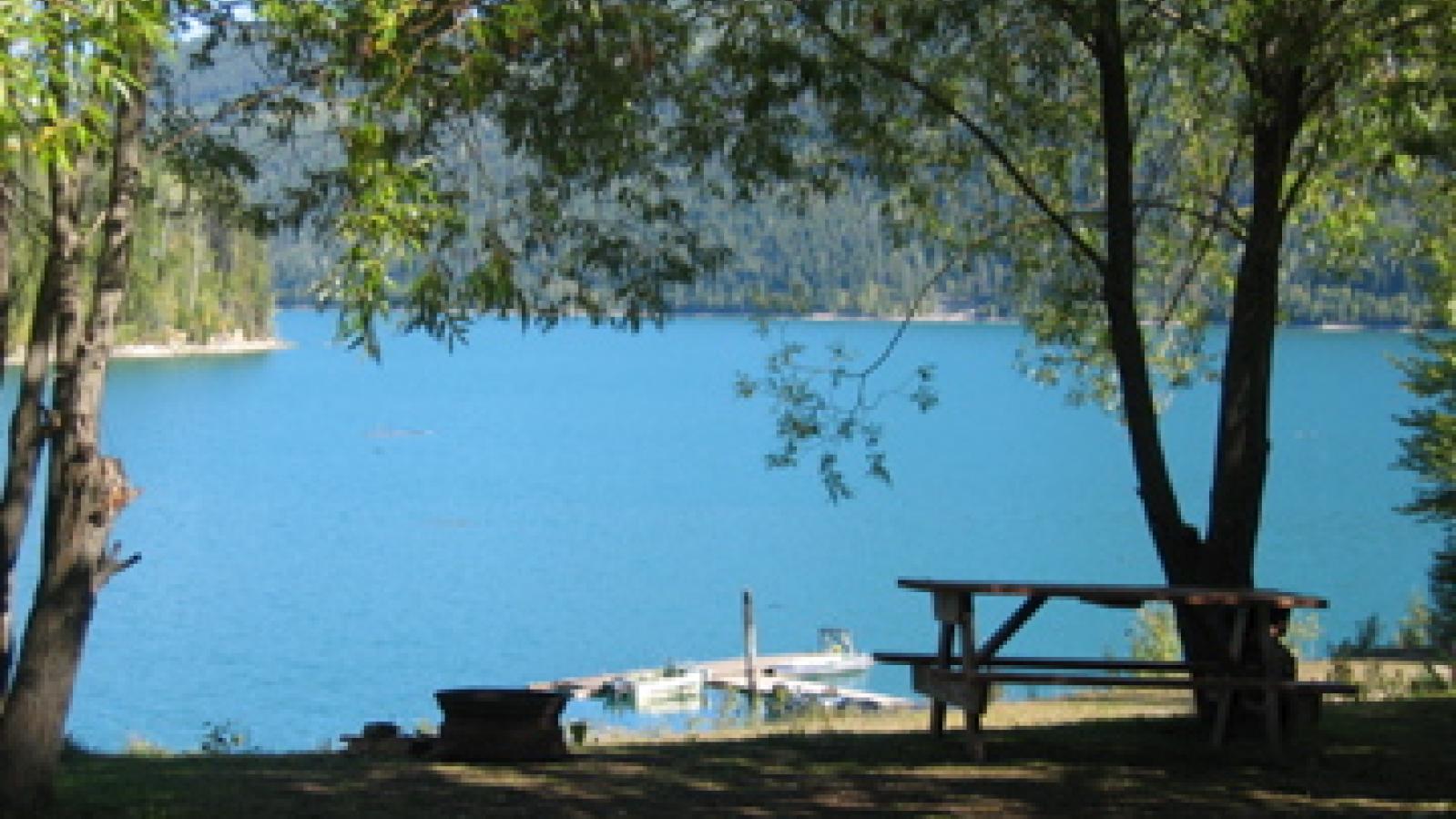 Kinbasket Lake Resort 